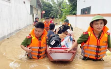 Nước sông Lam tiếp tục dâng, người dân vùng hạ du chạy lũ