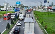 Cầu Cần Thơ liên tục kẹt xe do tai nạn giao thông