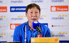 HLV Kim Sang Sik: 'Hậu vệ U23 Việt Nam phải rất tập trung trước Philippines'