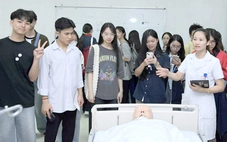 Khi IELTS 'khuynh đảo' tuyển sinh y khoa