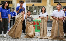 Ngày hội khu dân cư đoàn kết - nghĩa tình có khám sức khỏe, có mua sắm giá rẻ