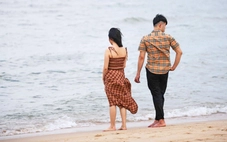 Vợ chồng 'cấm vận chăn gối', nên không?