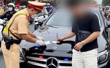 Dùng AI tạo ảnh đi xe sang bị CSGT lập biên bản, bị xử phạt 7,5 triệu đồng