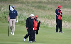 Ông Trump tới Scotland đánh golf, hàng trăm người dân xuống đường biểu tình