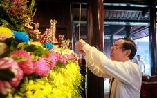 Lãnh đạo TP.HCM dâng hương tưởng niệm các anh hùng liệt sĩ tại Côn Đảo