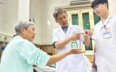 Phẫu thuật lấy mảnh đạn găm trong cánh tay người thương binh suốt nửa thế kỷ