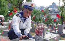 Thắp sáng đạo lý 'Uống nước nhớ nguồn' tại Lữ đoàn Hải quân 170