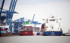 Logistics cho siêu đô thị TP.HCM: Gỡ quá tải bằng xây cầu, mở đường chưa đủ
