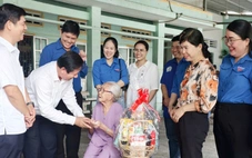 Đoàn thanh niên chăm lo cho gia đình chính sách ở Củ Chi