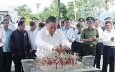 Tổng Bí thư Tô Lâm dâng hương tưởng niệm các anh hùng, liệt sĩ tại Điện Biên