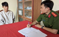 Vô tiệm vàng xin đeo thử rồi ra rồ xe chạy mất, đem vàng bán cho tiệm khác