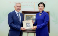 Phu nhân Ngô Phương Ly khánh thành Trung tâm Văn hóa Nga - Việt tại Saint Petersburg