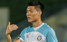 Ngoại binh Hàn Quốc khóc khi ký hợp đồng ở V-League
