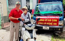 100.000 đồng tiền bán vé số và tấm lòng gửi về vùng lũ Nghệ An