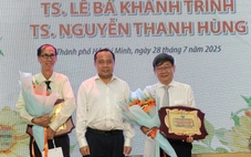 Trường Phổ thông Năng khiếu tri ân thầy Lê Bá Khánh Trình và thầy Nguyễn Thanh Hùng