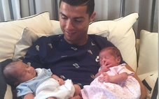 Cristiano Ronaldo từng ẵm hai cầu thủ Nuno Mendes và Vitinha lúc nhỏ?