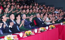 Tổng Bí thư Tô Lâm dự giao lưu nghệ thuật Khắc ghi lời Bác - vang nhịp quân hành