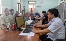 Người dân hài lòng, bất ngờ vì lần đầu được cấp sổ đỏ ngay tại xã