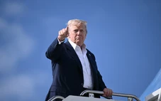 Mạng xã hội lan truyền đoạn video ông Trump phát biểu bị tiếng kèn át đi ở Scotland