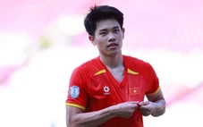 Đình Bắc làm từ thiện sau khi vô địch U23 Đông Nam Á