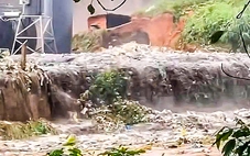 Vỡ bờ bao hố chôn lấp rác thải ở Quảng Ngãi