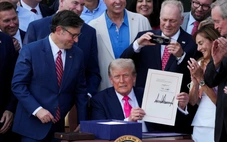 Tin tức thế giới 5-7: Ông Trump ký ban hành siêu luật, Hamas sẵn sàng đàm phán ngừng bắn