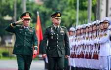 Đại tướng Nguyễn Tân Cương hội đàm với Tư lệnh lực lượng Quốc phòng Thái Lan