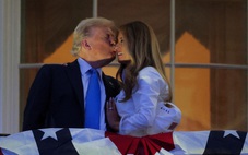 Nước Mỹ tưng bừng đón Quốc khánh, ông Trump 'ăn mừng kép' tại Nhà Trắng