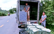 Hai người độ vách ngăn thùng xe tải chở thuốc lá lậu không qua mặt được công an Tây Ninh
