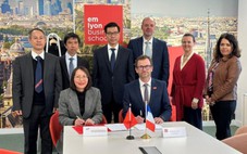 Trường Đại học Tôn Đức Thắng hợp tác với Trường Kinh doanh emlyon, Pháp