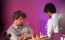 Màn ngược dòng 'điên rồ' của Carlsen tại giải Grand Chess Tour