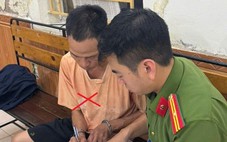 Tạm giữ ông bố xích hai chân con trai treo ngược rồi đánh