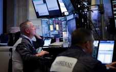 Chứng khoán Mỹ lao dốc, đồng USD tăng giá sau khi ông Trump đăng thư thuế quan