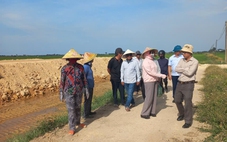 Sau 1 năm sống tạm bợ, người dân được cấp đất tái định cư nhưng vẫn chưa thể xây nhà