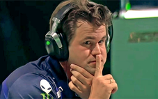 Nổi giận vì khán giả ủng hộ Nakamura, Carlsen đáp trả bằng hành động gây sốc