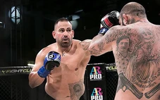 Sốc: Nhà vô địch kickboxing giết người rồi chở thi thể tới đồn cảnh sát