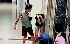Người đàn ông xăm trổ liên tục đánh dã man phụ nữ trước mặt nhiều trẻ nhỏ