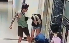 Người đàn ông xăm trổ liên tục đánh dã man phụ nữ trước mặt nhiều trẻ nhỏ