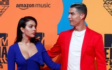 Ronaldo và bạn gái lâu năm đính hôn