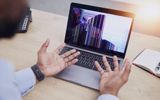 Sự thật bất ngờ về việc vỡ màn hình MacBook do kẹp thẻ giấy