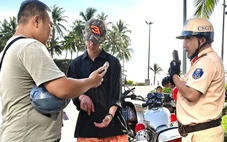 Vụ thanh niên Nga đấm cảnh sát giao thông: Người phụ nữ bị tông nói gì?