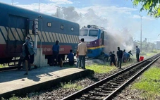 Đầu máy tàu hỏa bốc cháy do sự cố kỹ thuật
