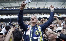 Đội của HLV Mourinho ngược dòng ngoạn mục, tiến gần Champions League