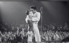 Câu chuyện huyền thoại Elvis Presley dừng buổi diễn để gặp cậu bé hấp hối là bịa đặt
