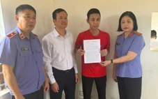 Người nuôi gà lôi bị phạt 6 năm tù đã được tại ngoại, đang trên đường về nhà
