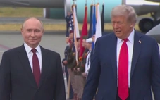 Thượng đỉnh Alaska: Ông Putin đã đến Alaska, ông Trump ra đón tại sân bay