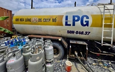 Công an TP.HCM bắt 8 người sản xuất 1.000 tấn gas giả