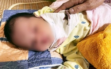 Bé gái sơ sinh bị bỏ rơi kèm lời nhắn 'mong thầy không giao cho ai'