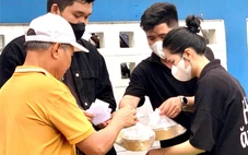 Huế tử tế no bụng, ấm tình người