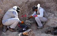 Iraq khai quật mộ chôn tập thể nghi có hơn 4.000 thi thể do IS sát hại
